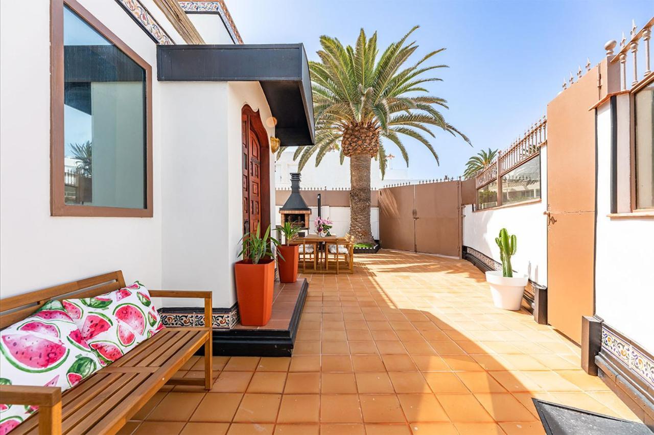 Villa Corralejo Bay Beachfront Corralejo By Holidays Home Экстерьер фото